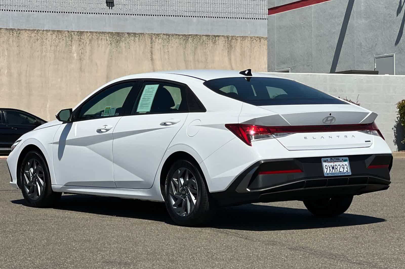 Used 2026 Hyundai Elantra Hybrid FWD image 7