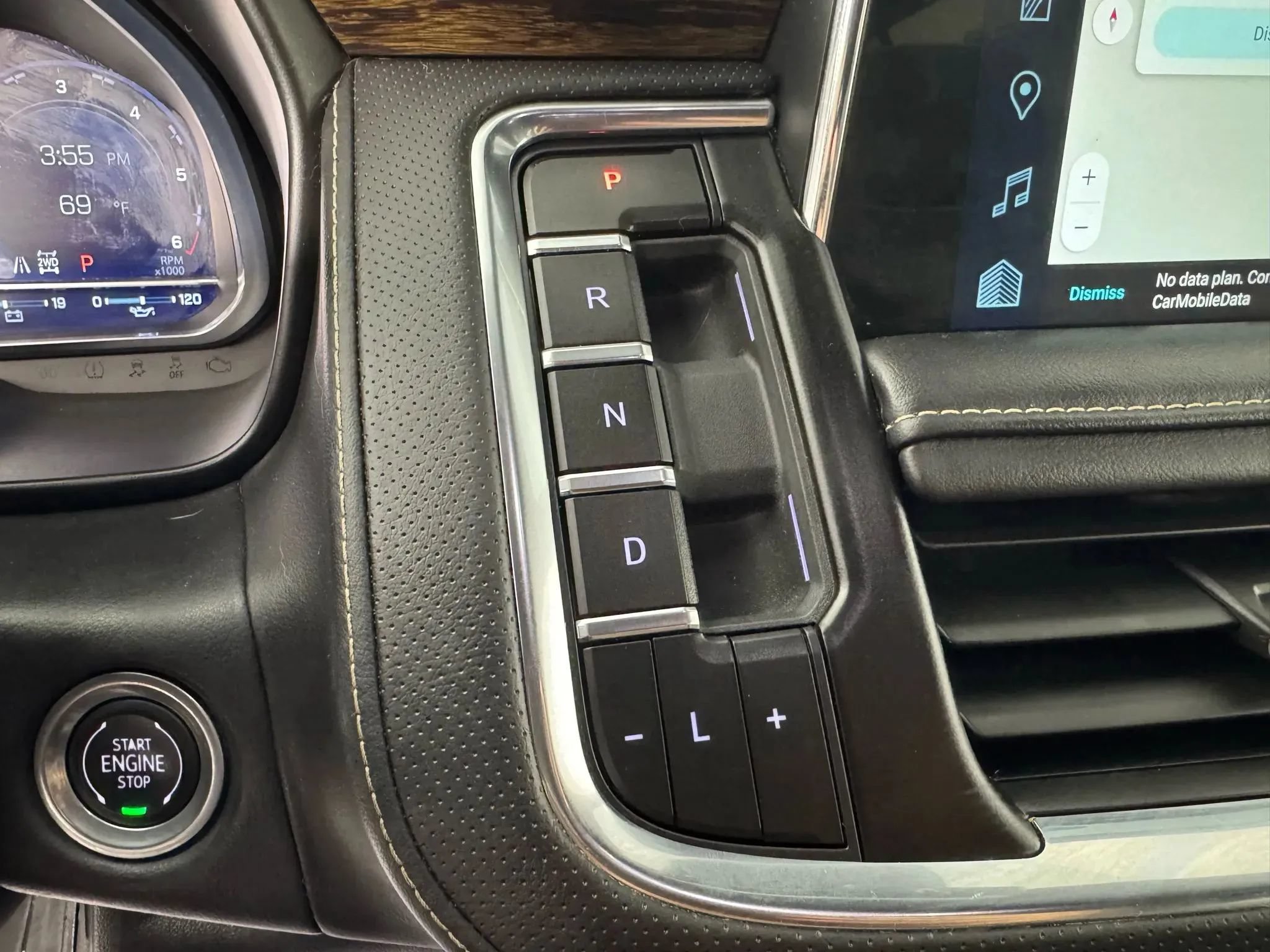 Used 2024 Chevrolet Suburban Premier AWD/4WD image 21