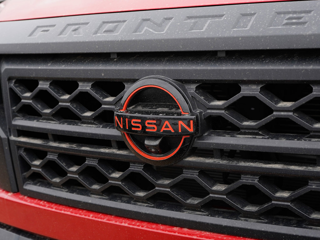 Used 2022 Nissan Frontier Pro-X image 2