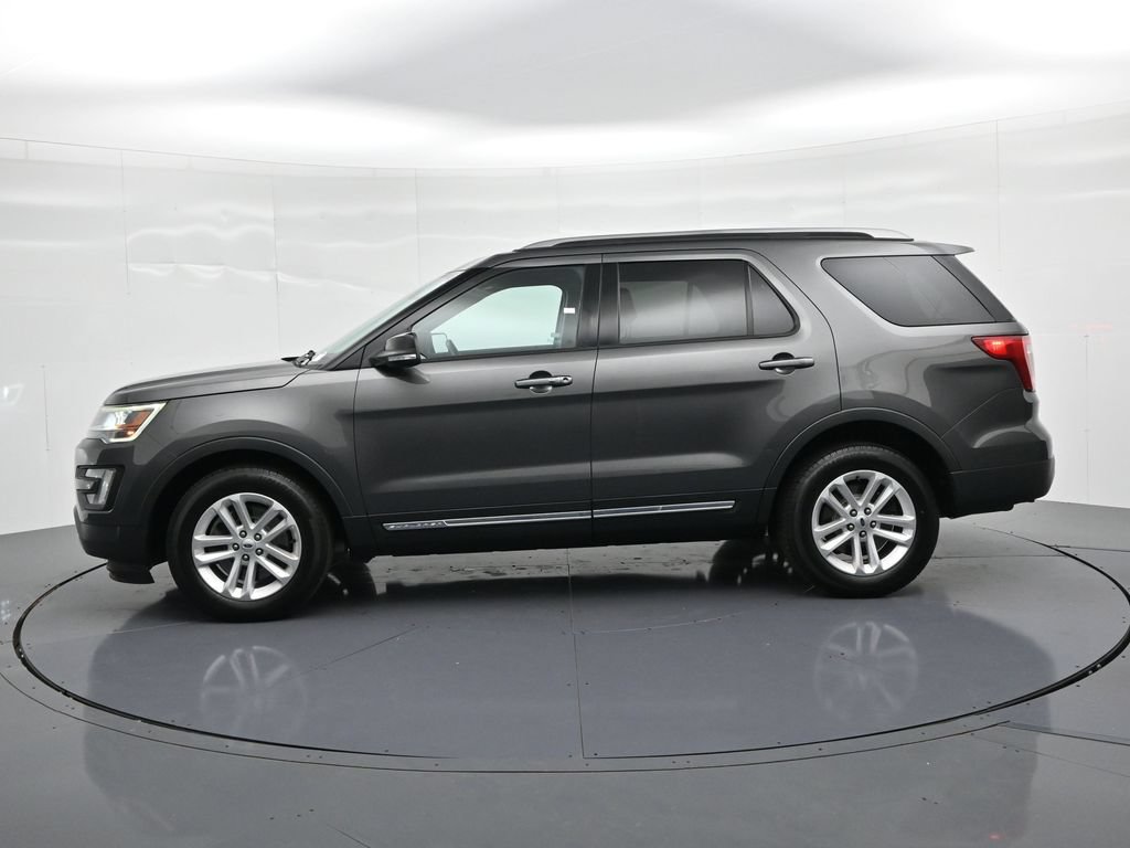 Used 2017 Ford Explorer XLT w/ Equipment Group 202A FWD image 9