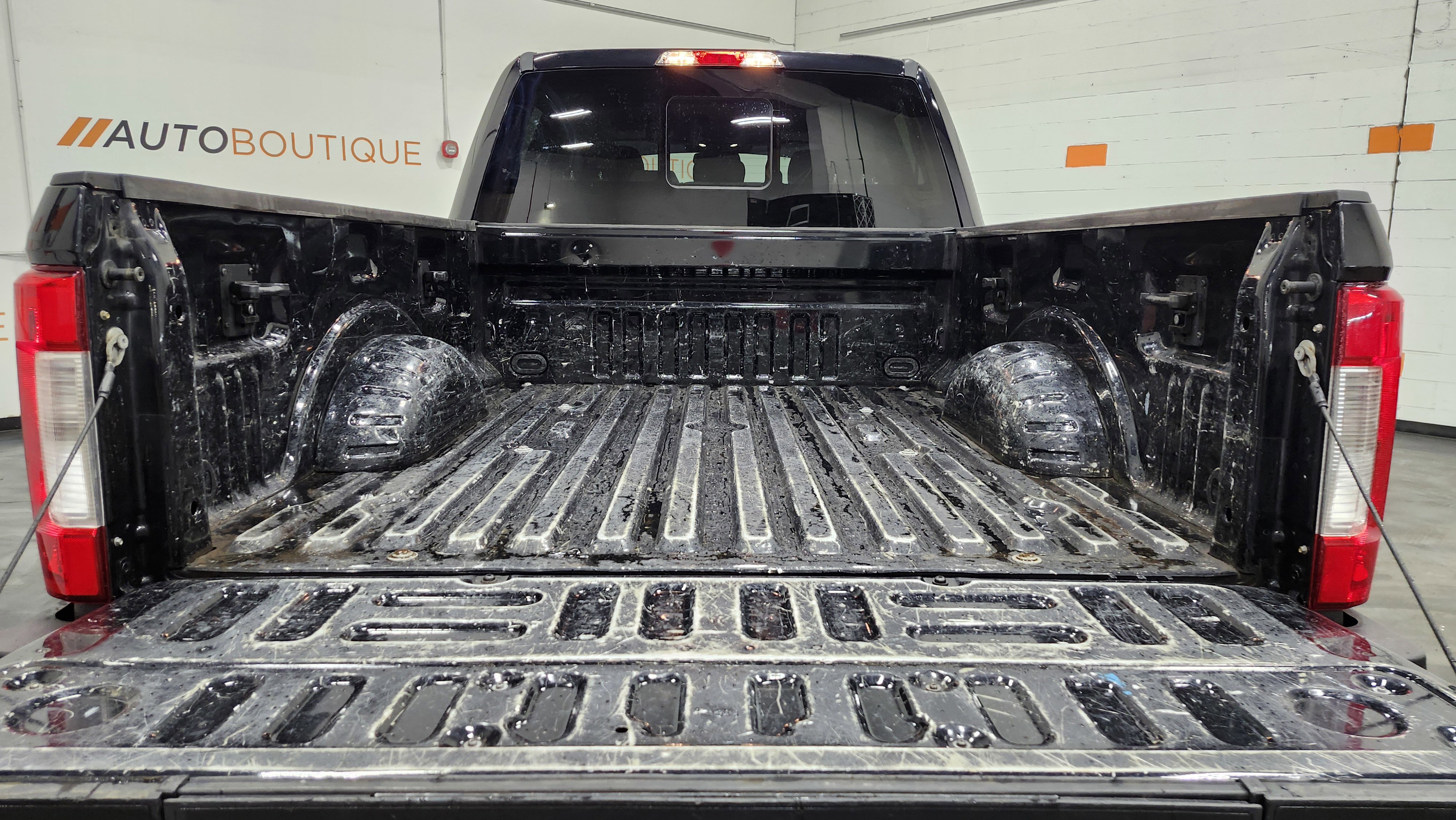 Used 2019 Ford F350 XLT w/ XLT Premium Package image 23