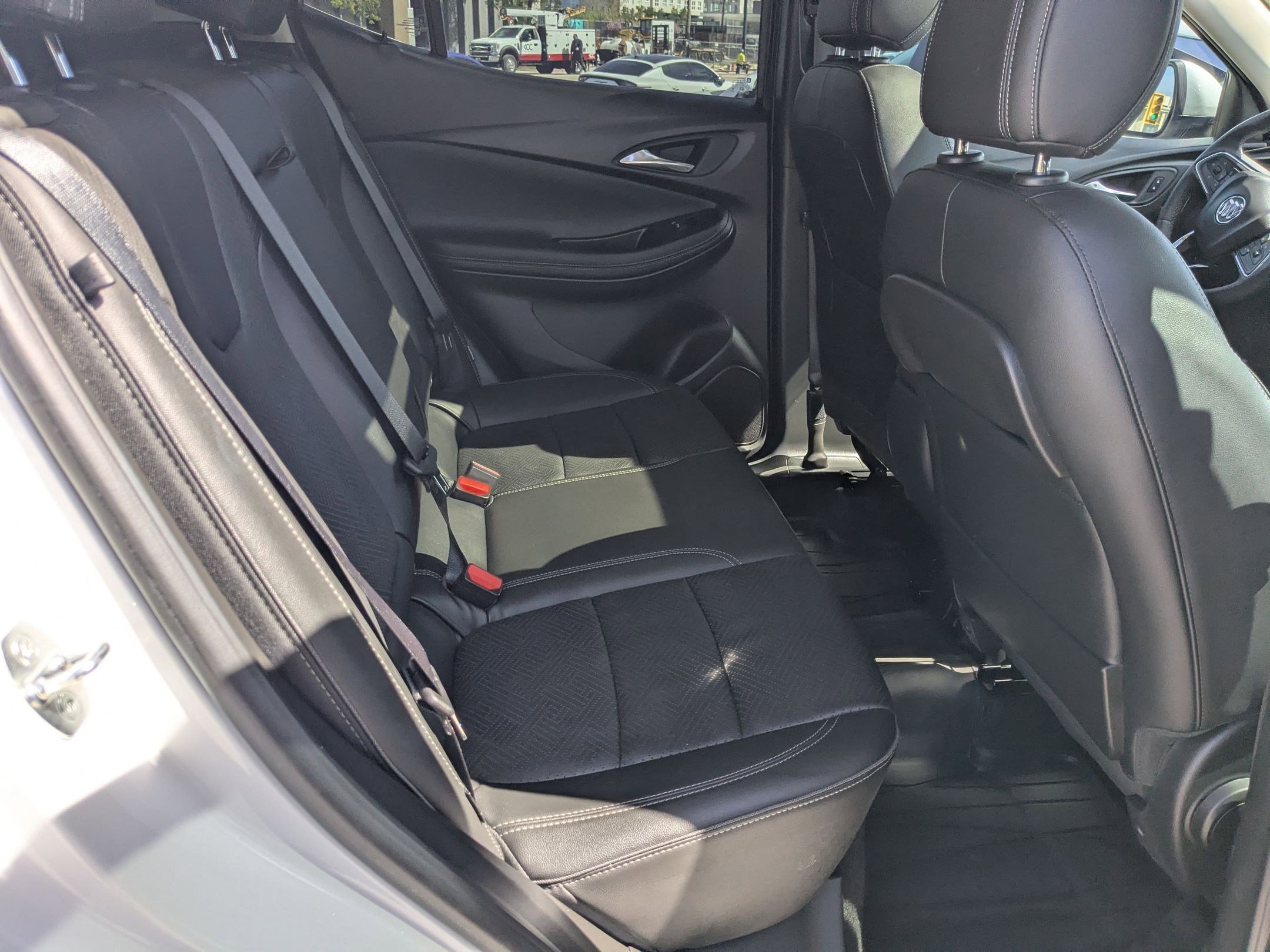 Used 2022 Buick Encore GX Essence w/ Experience Buick Package image 30