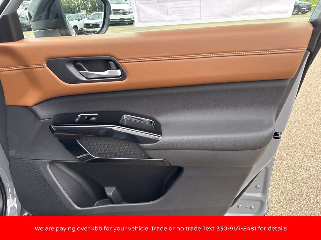 New 2026 Nissan Pathfinder Platinum w/ Accent Package AWD/4WD image 30