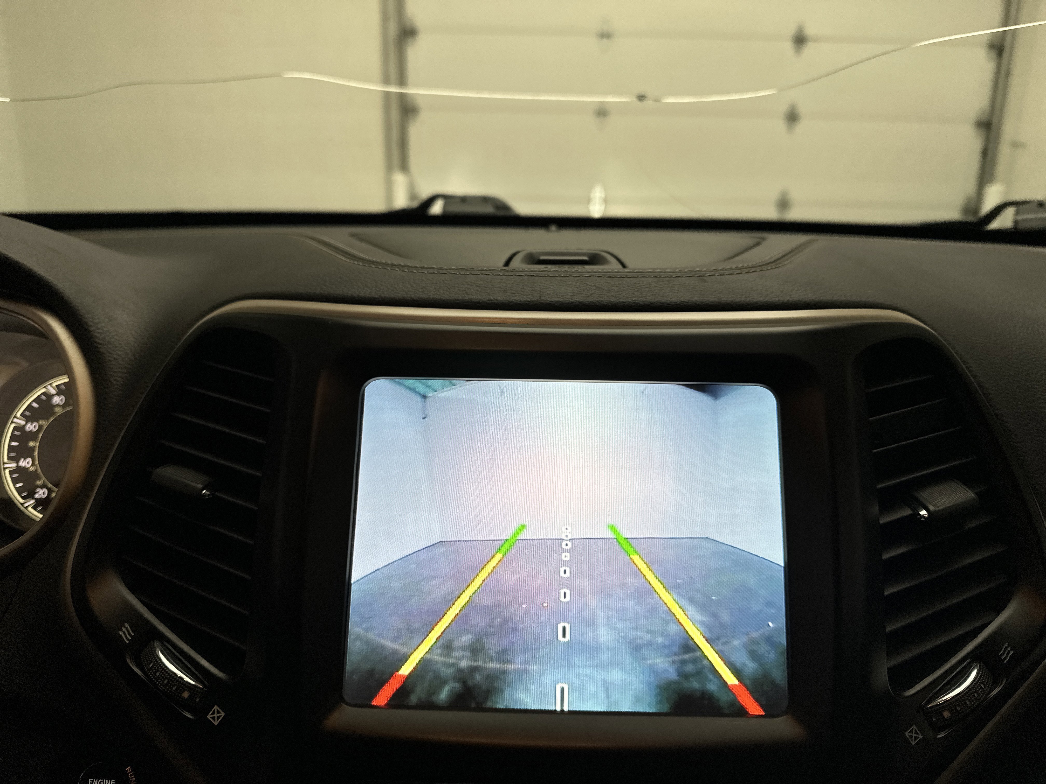 Used 2018 Jeep Cherokee Limited image 29