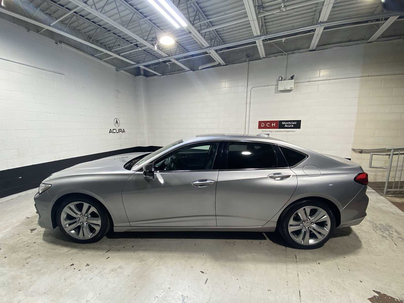 Used 2023 Acura TLX w/ Technology Package image 3