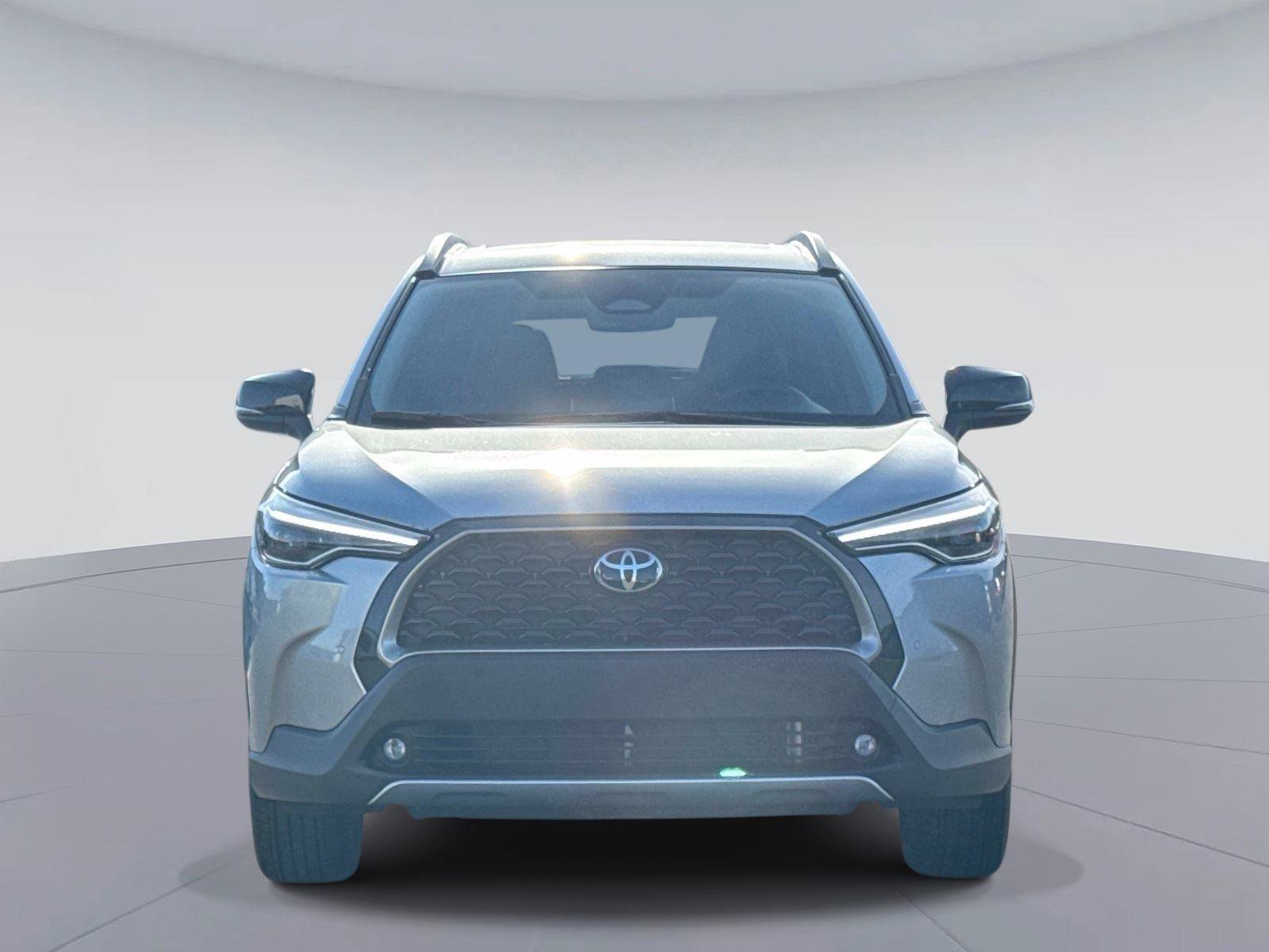 Used 2025 Toyota Corolla Cross XLE w/ Convenience Package FWD image 8