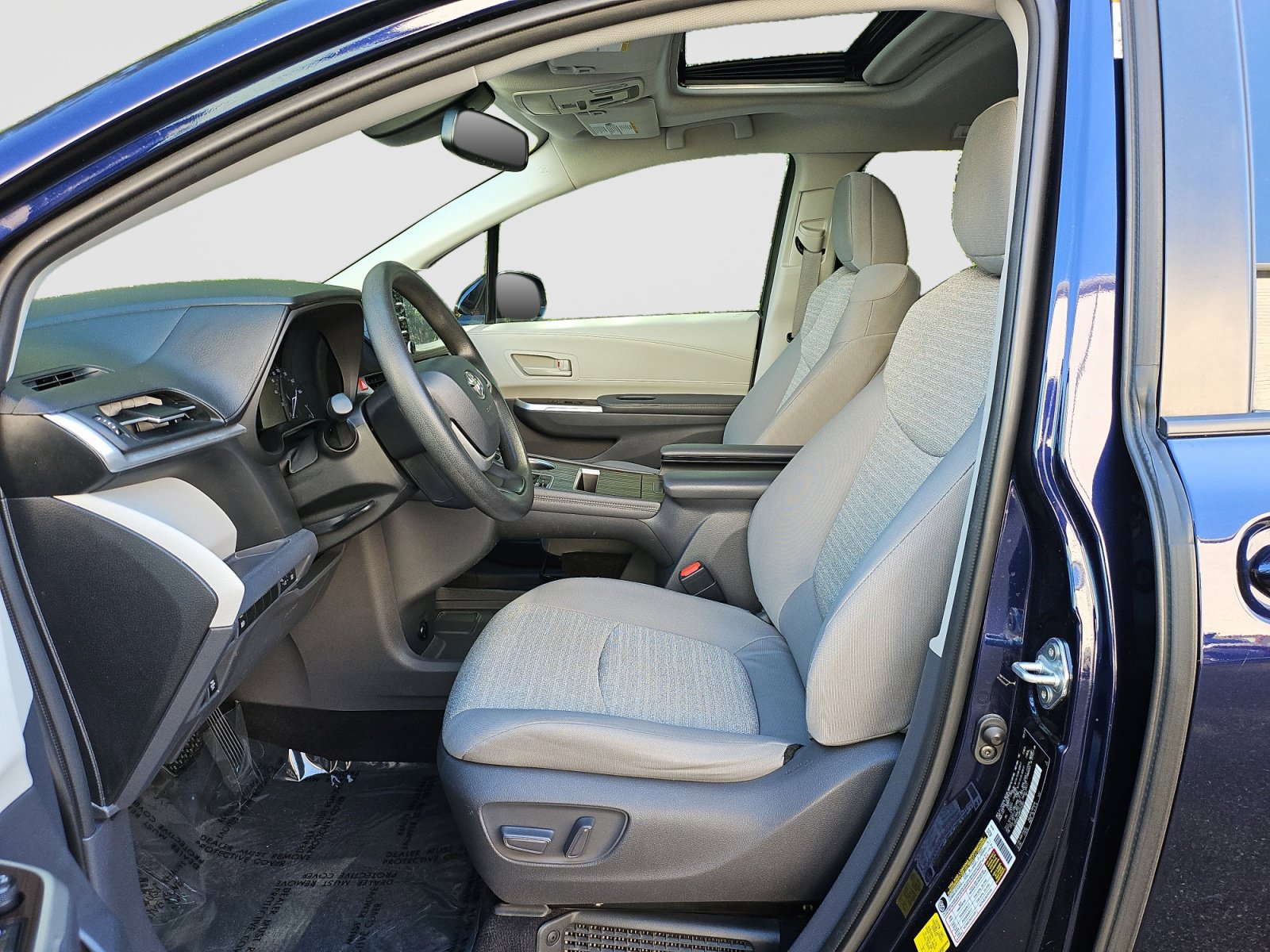 Used 2021 Toyota Sienna LE w/ LE Plus Package AWD/4WD image 21