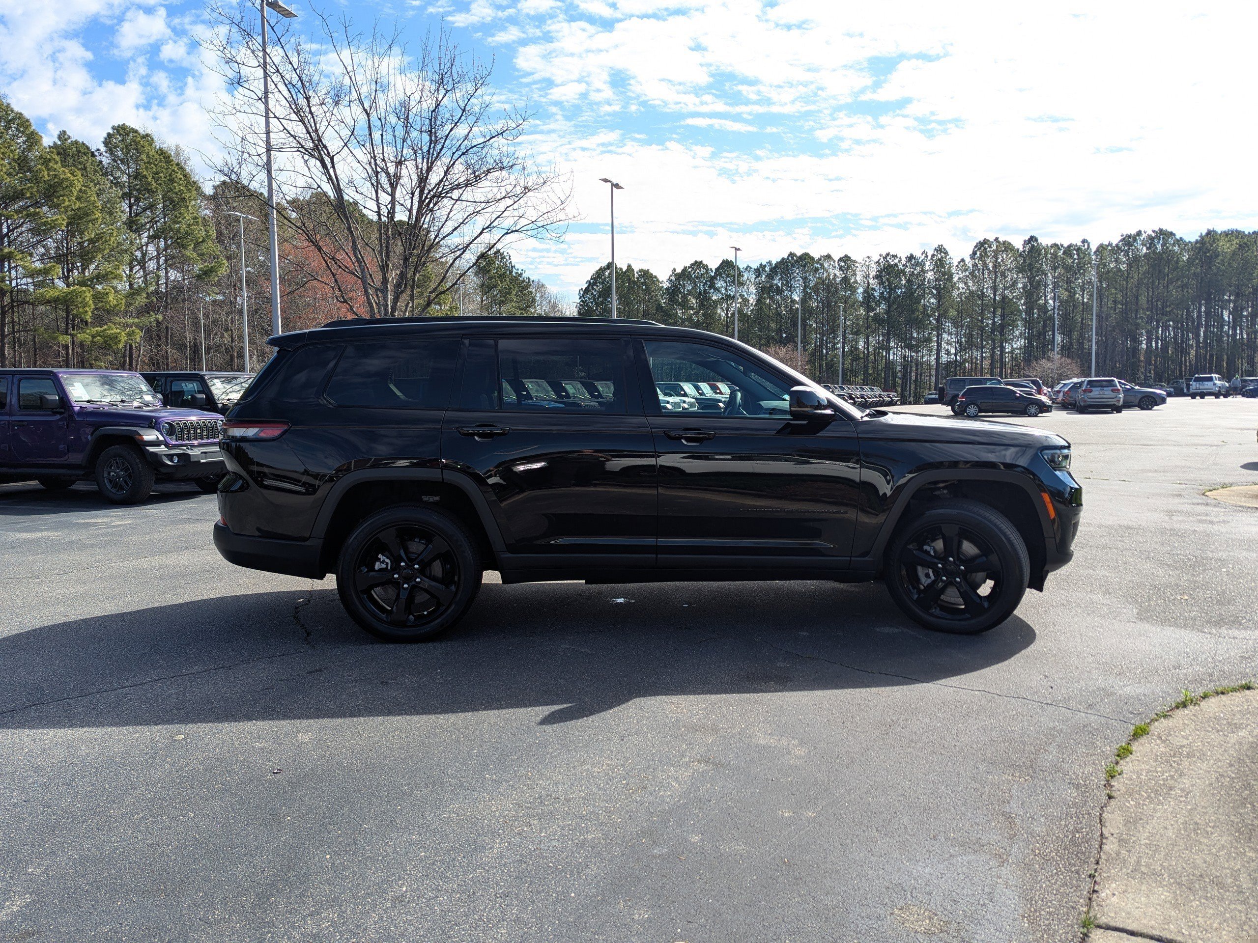Certified 2023 Jeep Grand Cherokee L Laredo image 4