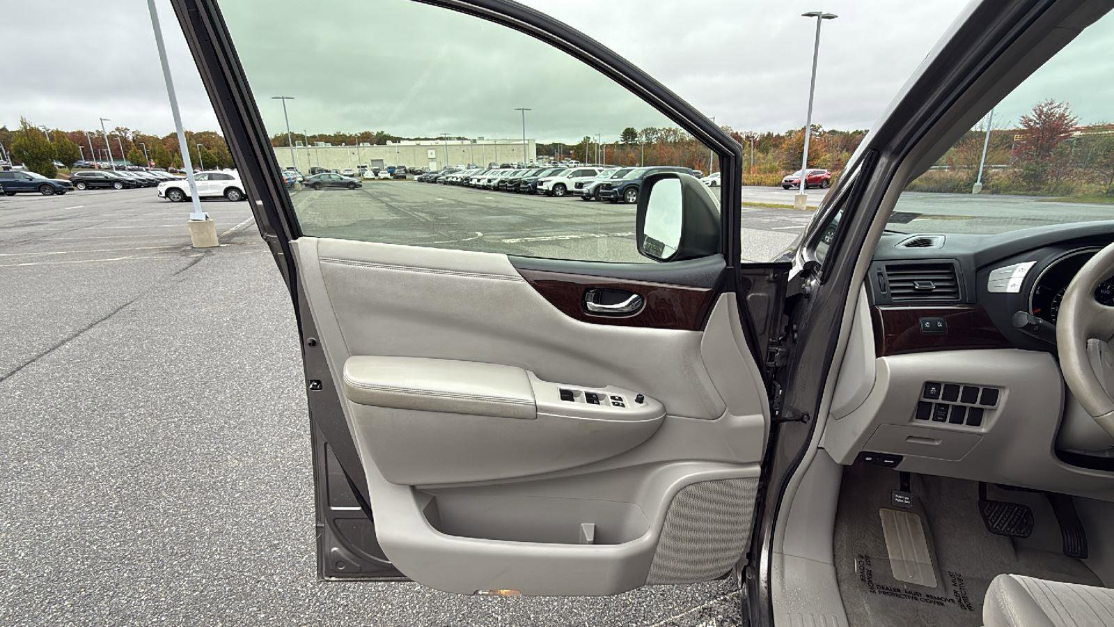 Used 2015 Nissan Quest SV image 23