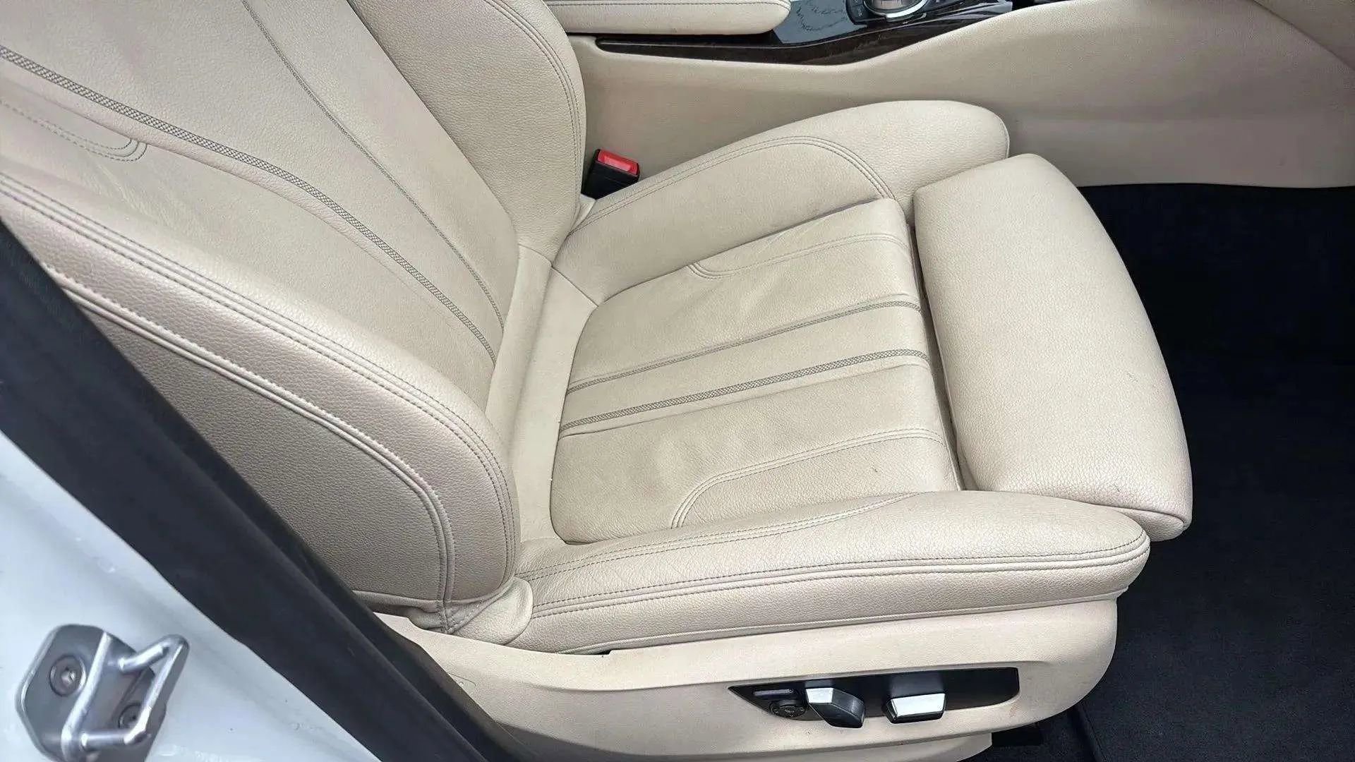 Used 2019 BMW 530i w/ Convenience Package image 28