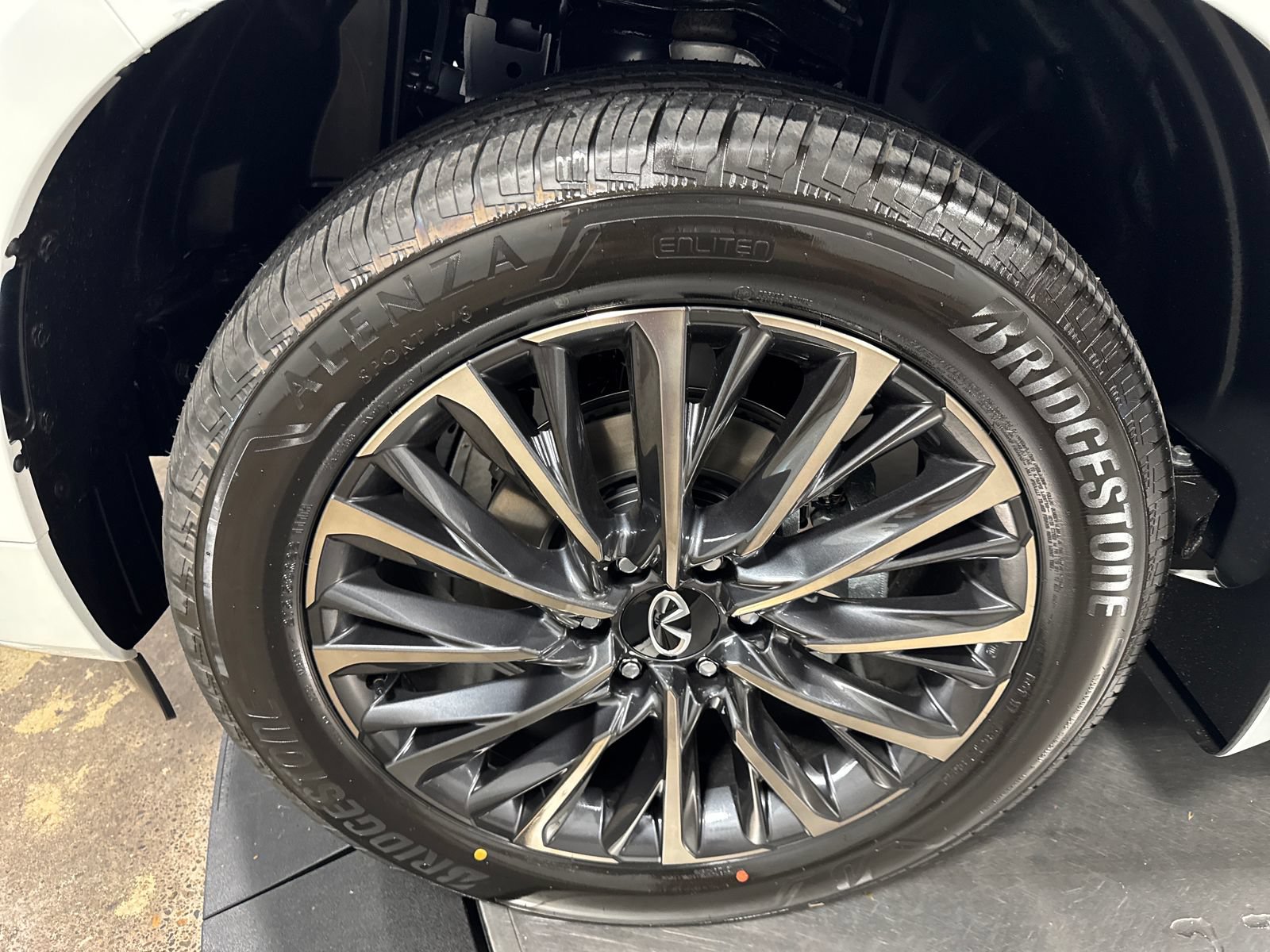 New 2027 INFINITI QX80 Autograph AWD/4WD image 2