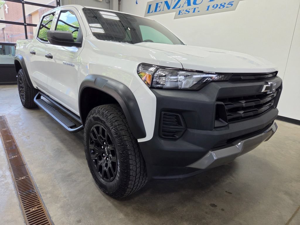 Used 2024 Chevrolet Colorado Trail Boss w/ Advanced Trailering Package AWD/4WD image 2