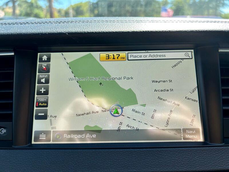 Used 2017 Kia Cadenza Premium w/ Luxury Package image 17