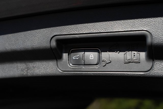 Used 2024 Ford Explorer Limited image 16