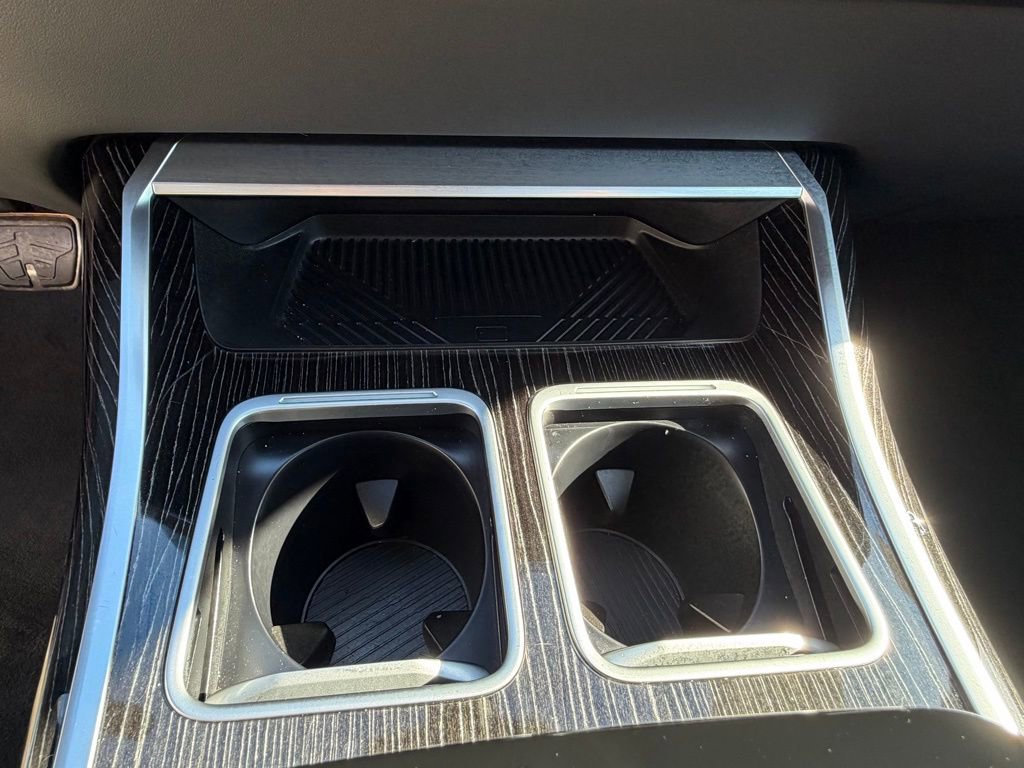 Used 2025 BMW 740i xDrive image 25