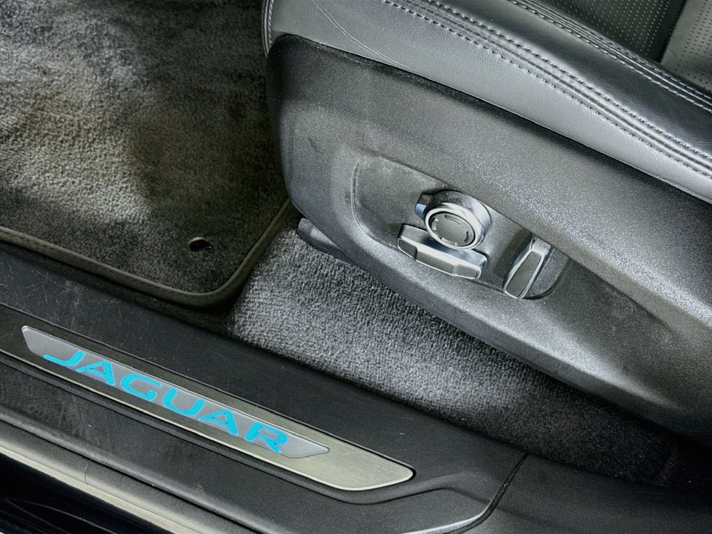 Certified 2024 Jaguar F-PACE SVR AWD/4WD image 18
