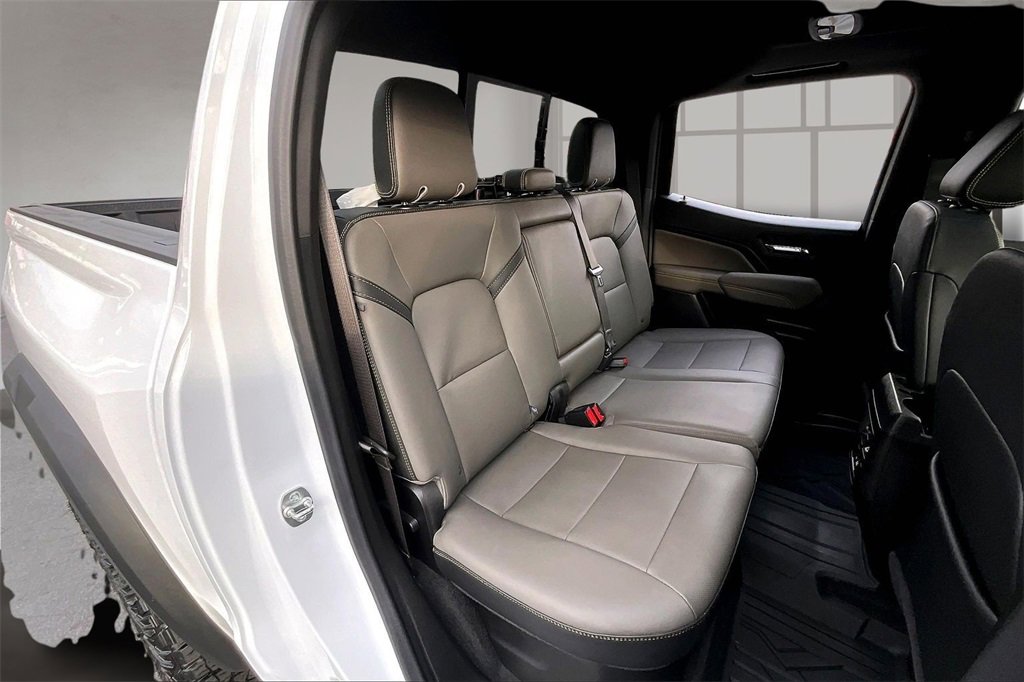 Used 2024 Chevrolet Colorado ZR2 w/ ZR2 Convenience Package III image 28