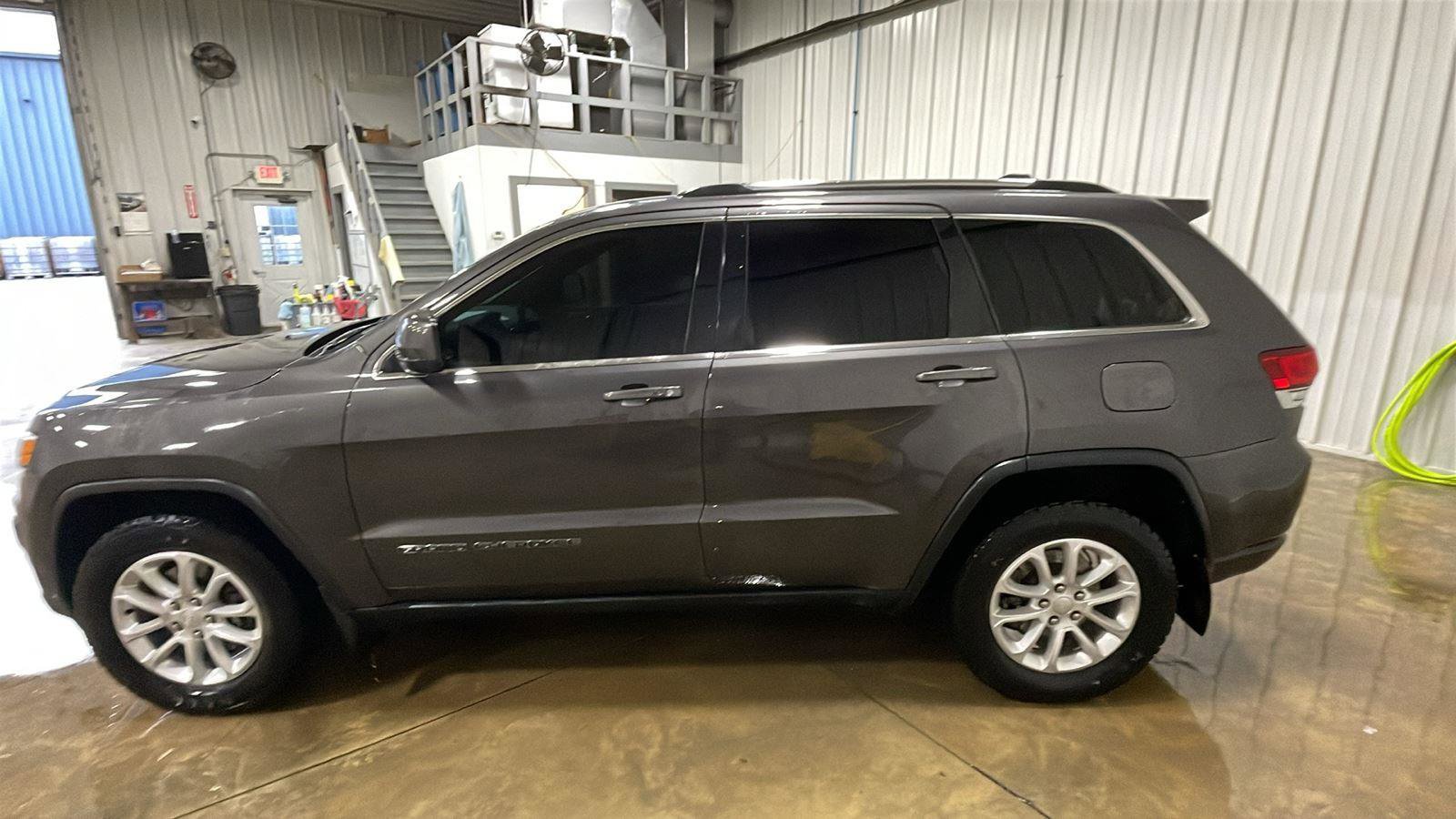 Used 2021 Jeep Grand Cherokee Laredo w/ Security & Convenience Group image 7