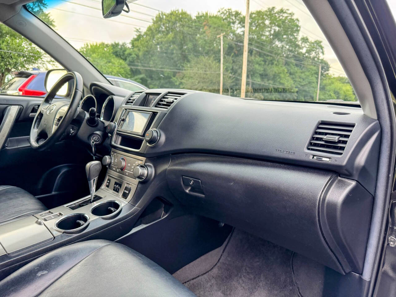 Used 2013 Toyota Highlander SE image 25
