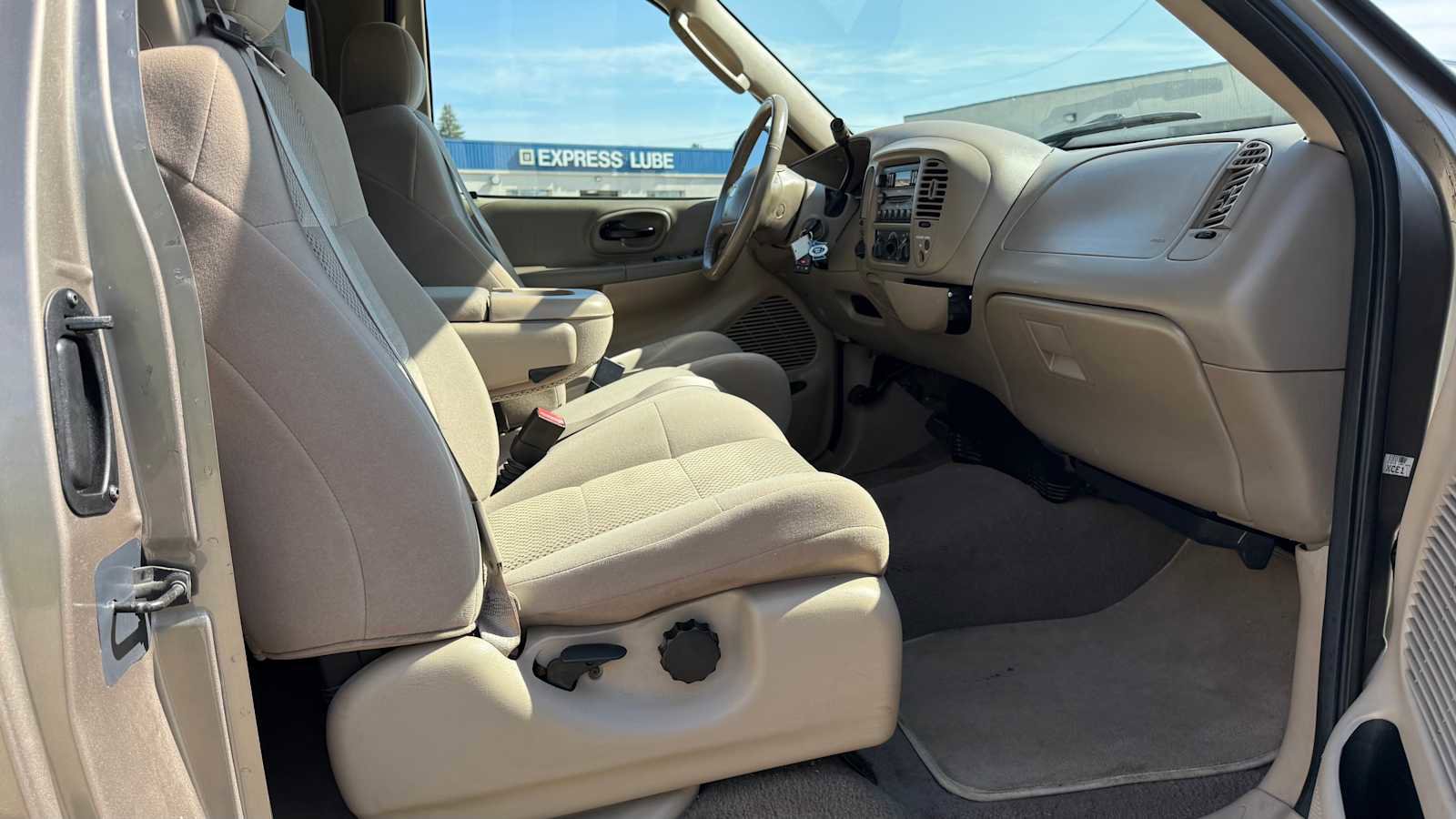 Used 2004 Ford F150 XLT AWD/4WD image 11
