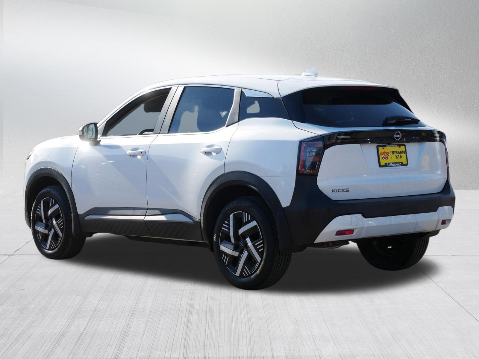 Certified 2025 Nissan Kicks SV image 5