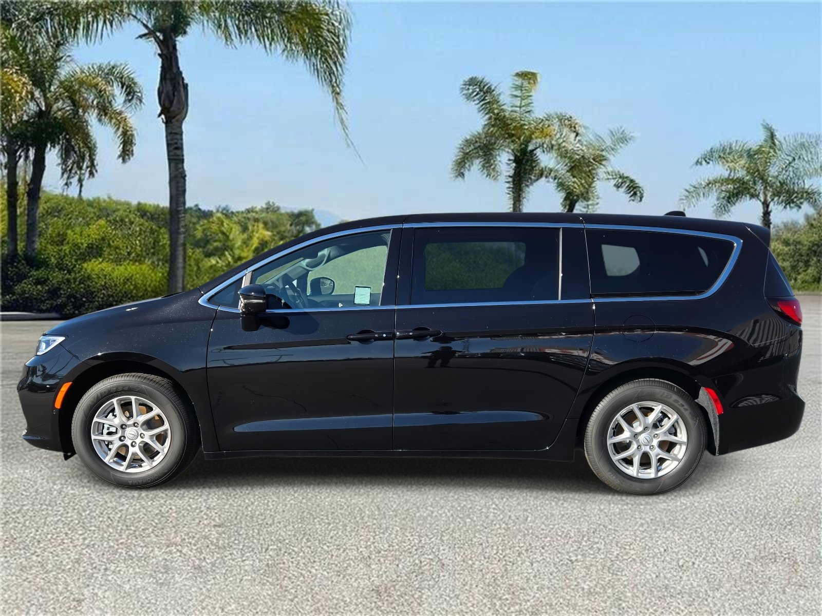 New 2026 Chrysler Pacifica Select image 2