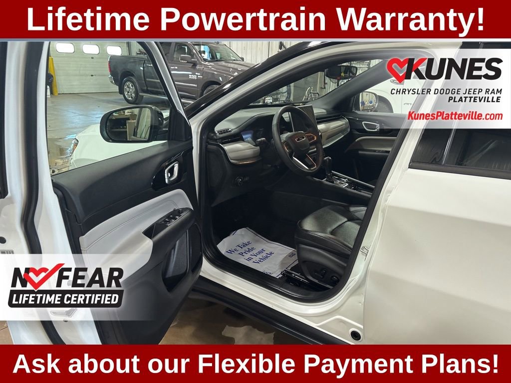 Used 2025 Jeep Compass Limited image 20