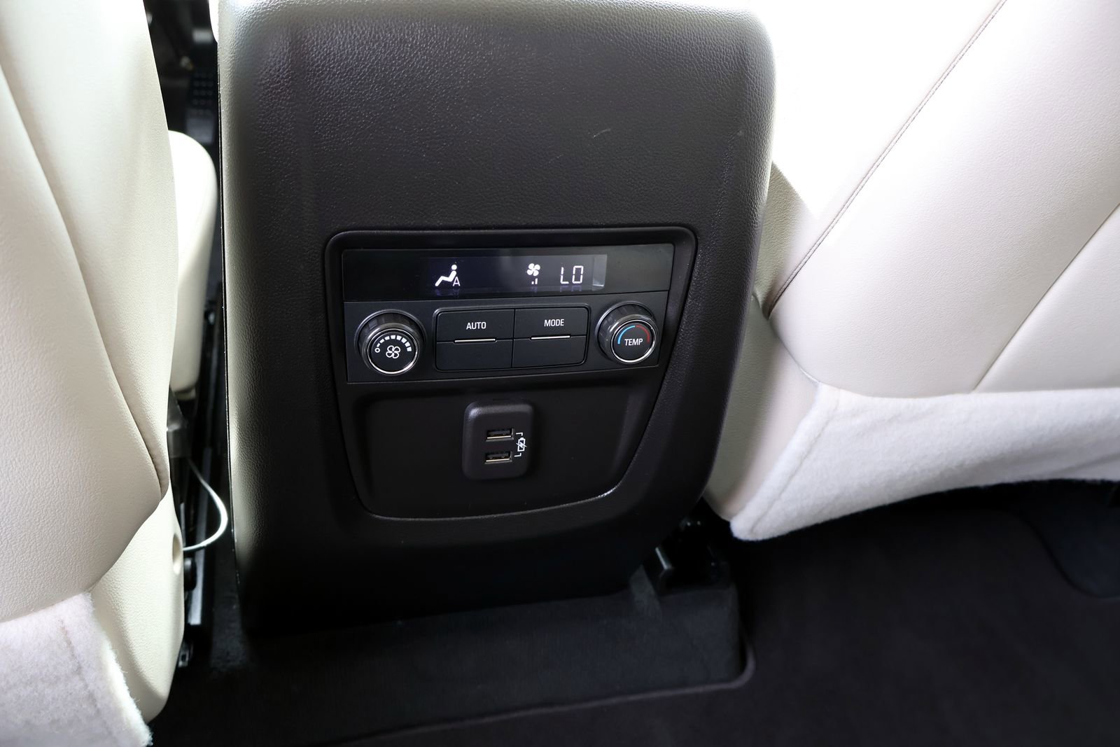 Used 2023 Buick Enclave Essence w/ Sport Touring Edition FWD image 16