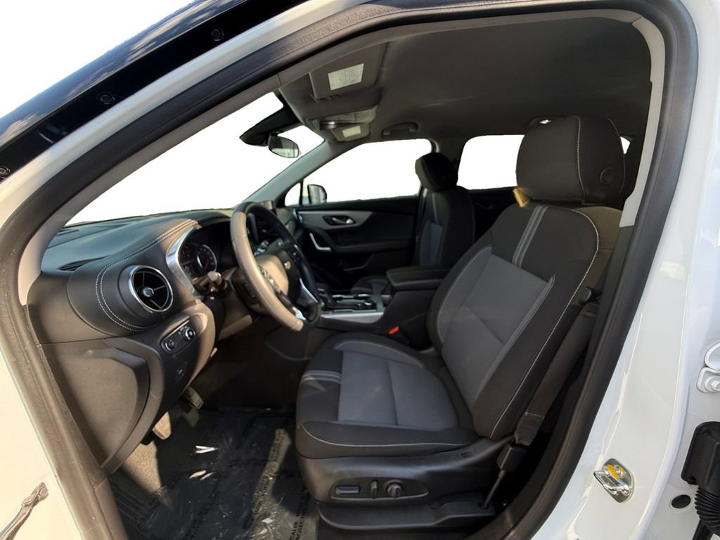 Used 2025 Chevrolet Blazer LT FWD image 9