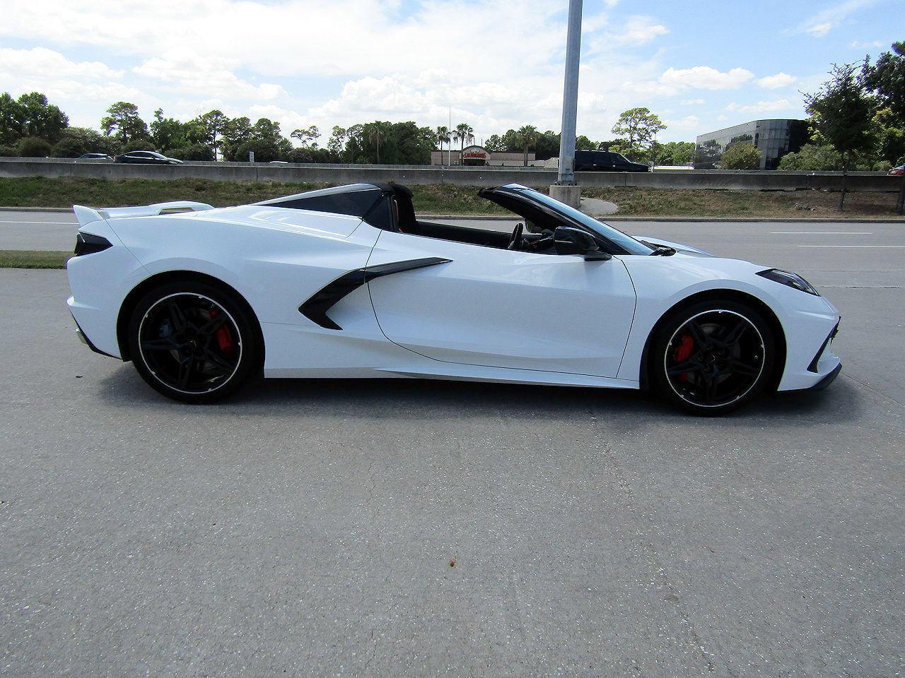 Used 2024 Chevrolet Corvette Stingray Preferred Conv w/ Z51 Performance Package RWD image 4