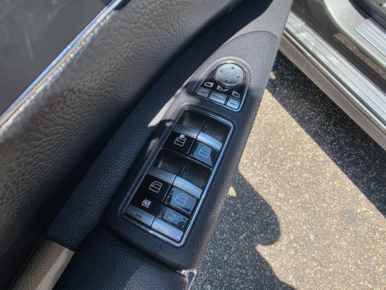 Used 2011 Mercedes-Benz S 550 w/ Sport Pkg Plus One image 11