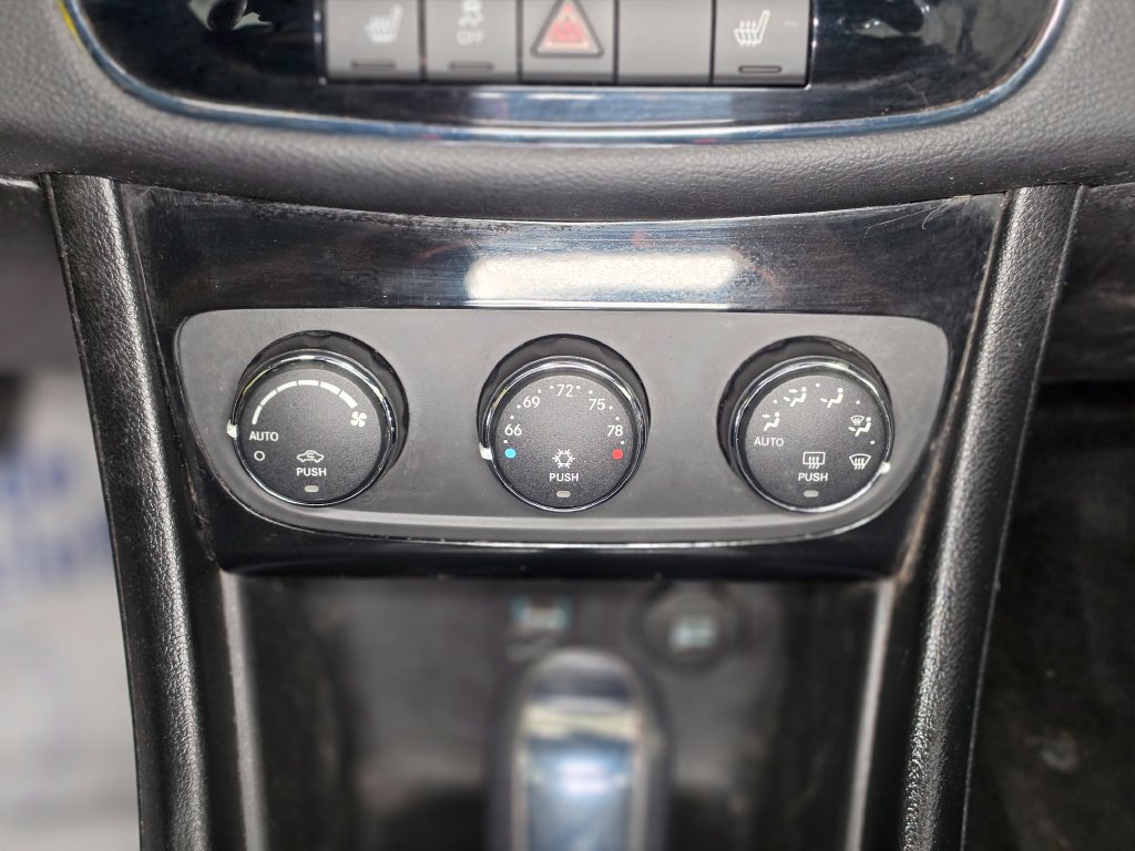 Used 2013 Chrysler 200 Limited FWD image 11
