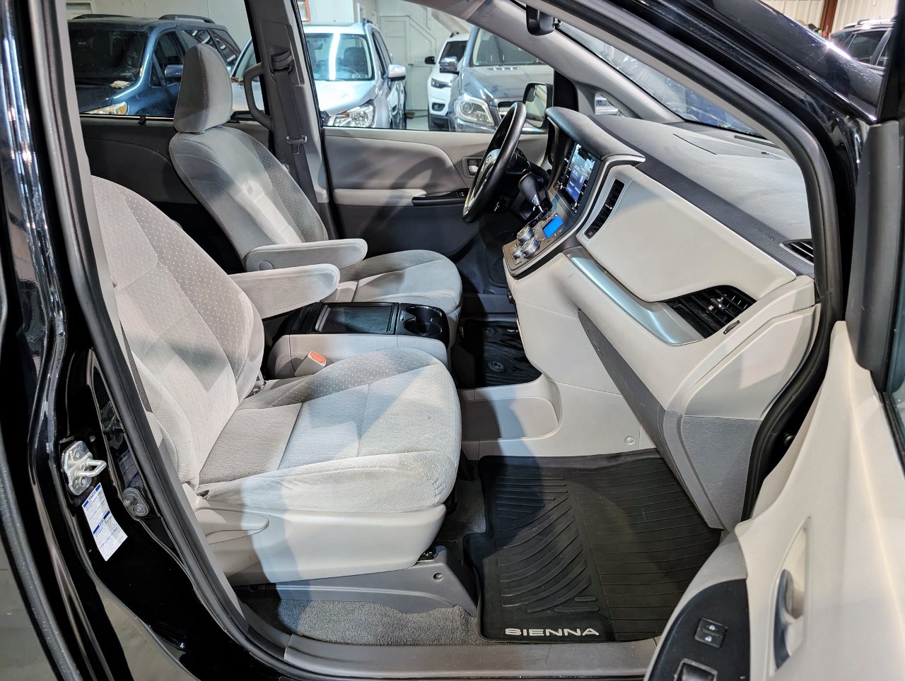 Used 2020 Toyota Sienna LE AWD/4WD image 31