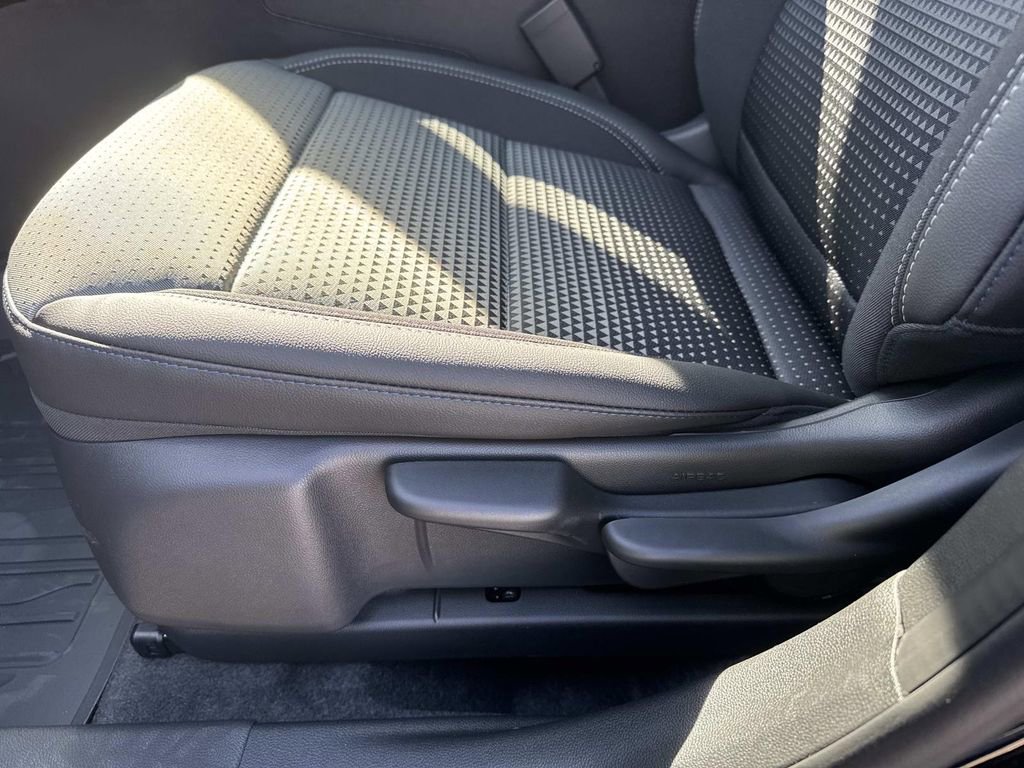 New 2026 Chevrolet Trax LT w/ Sunroof Package image 18