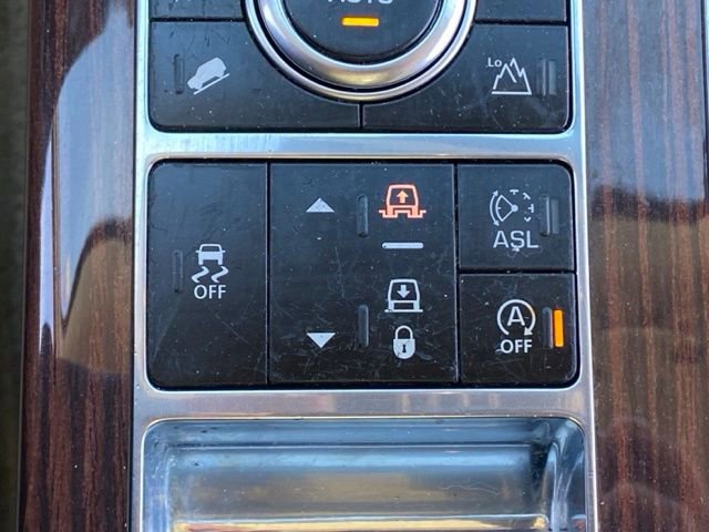 Used 2015 Land Rover Range Rover HSE image 32