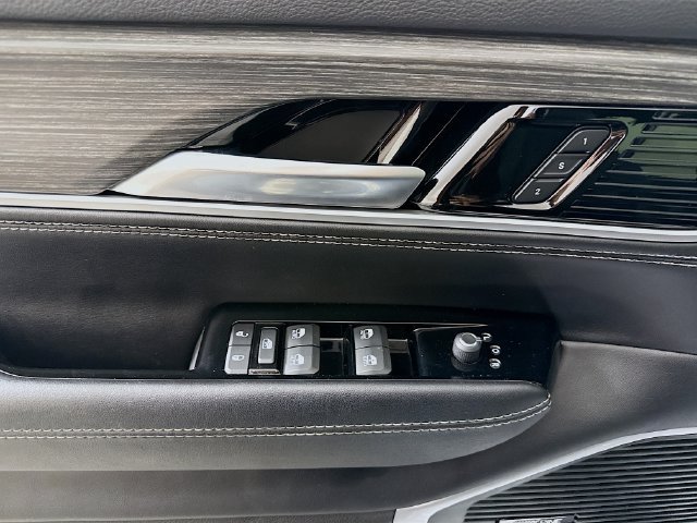 Used 2023 Jeep Wagoneer Series II AWD/4WD image 18