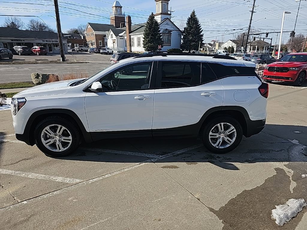 Used 2022 GMC Terrain SLE w/ Driver Convenience Package image 8