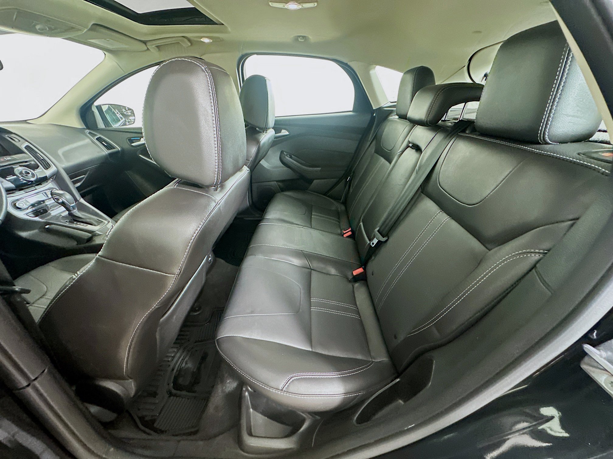 Used 2014 Ford Focus Titanium FWD image 29