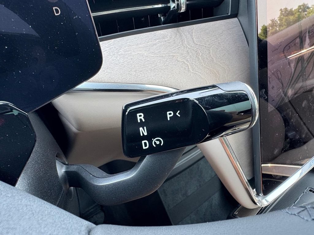 New 2025 Volvo EX90 Plus AWD/4WD image 15