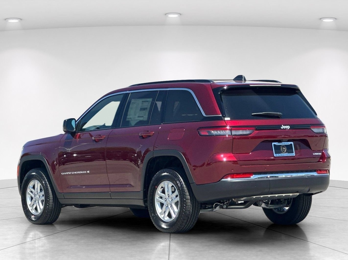 New 2025 Jeep Grand Cherokee Laredo w/ Luxury Tech Group I RWD image 4