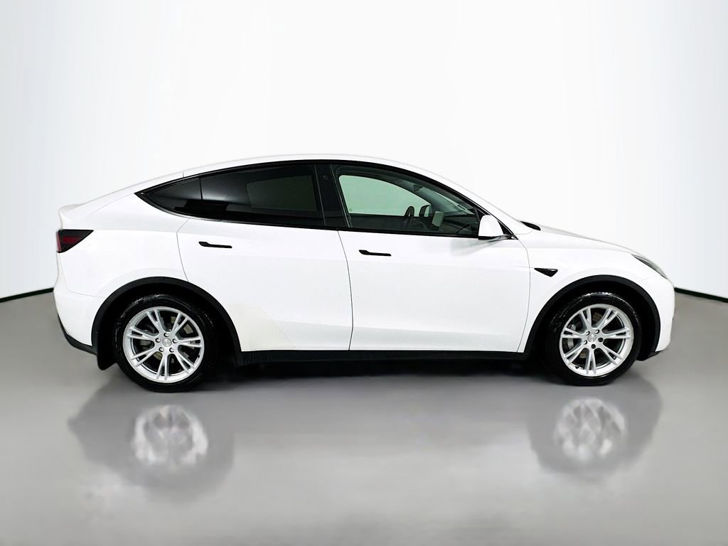 Used 2021 Tesla Model Y Long Range image 9