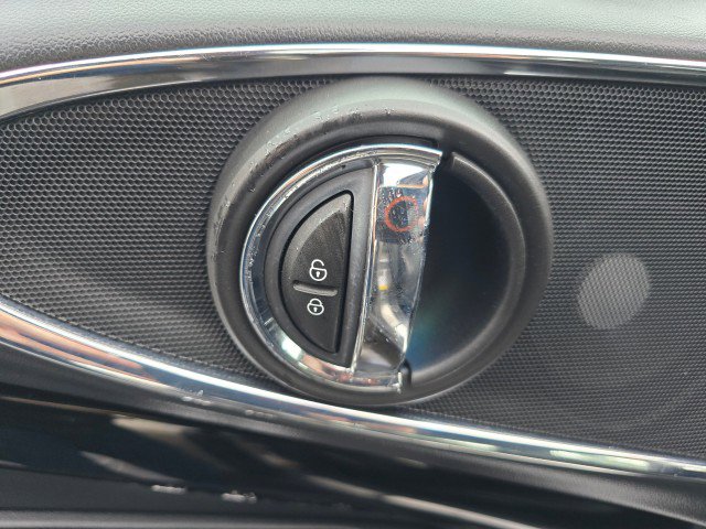 Used 2019 MINI Cooper Clubman S w/ Premium Package image 26