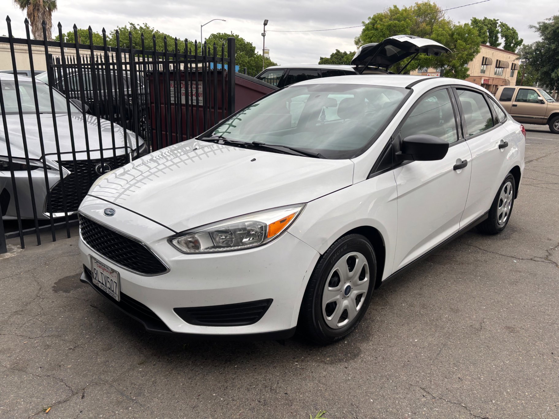 Used 2017 Ford Focus S FWD image 1