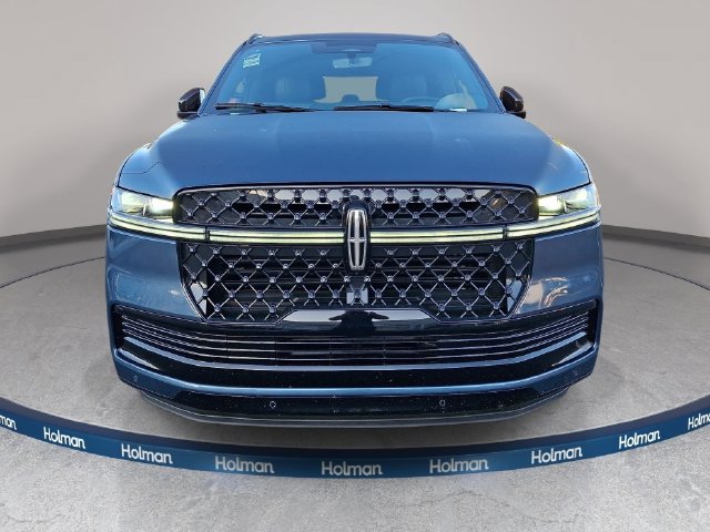New 2027 Lincoln Navigator Reserve AWD/4WD image 2