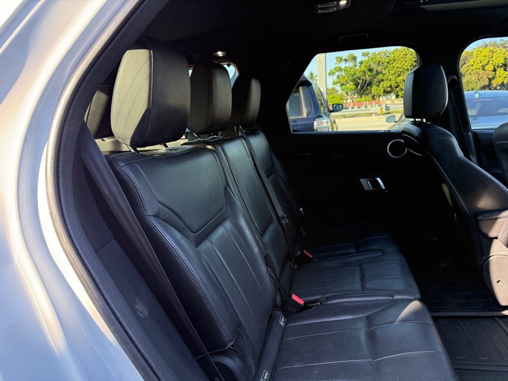 Used 2019 Land Rover Discovery SE image 39