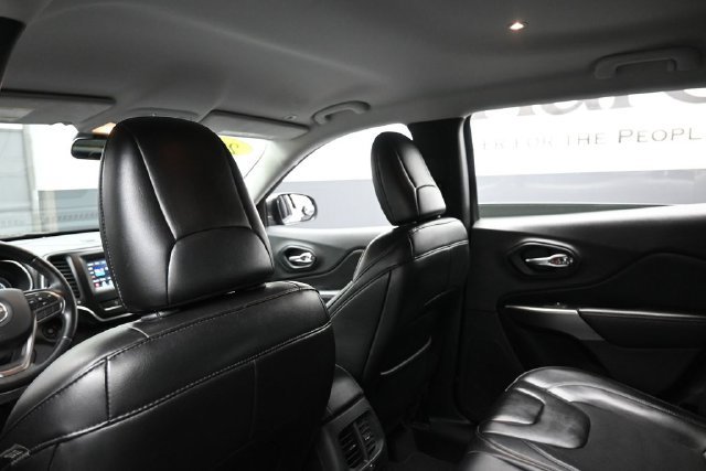 Used 2019 Jeep Cherokee Latitude Plus FWD image 25