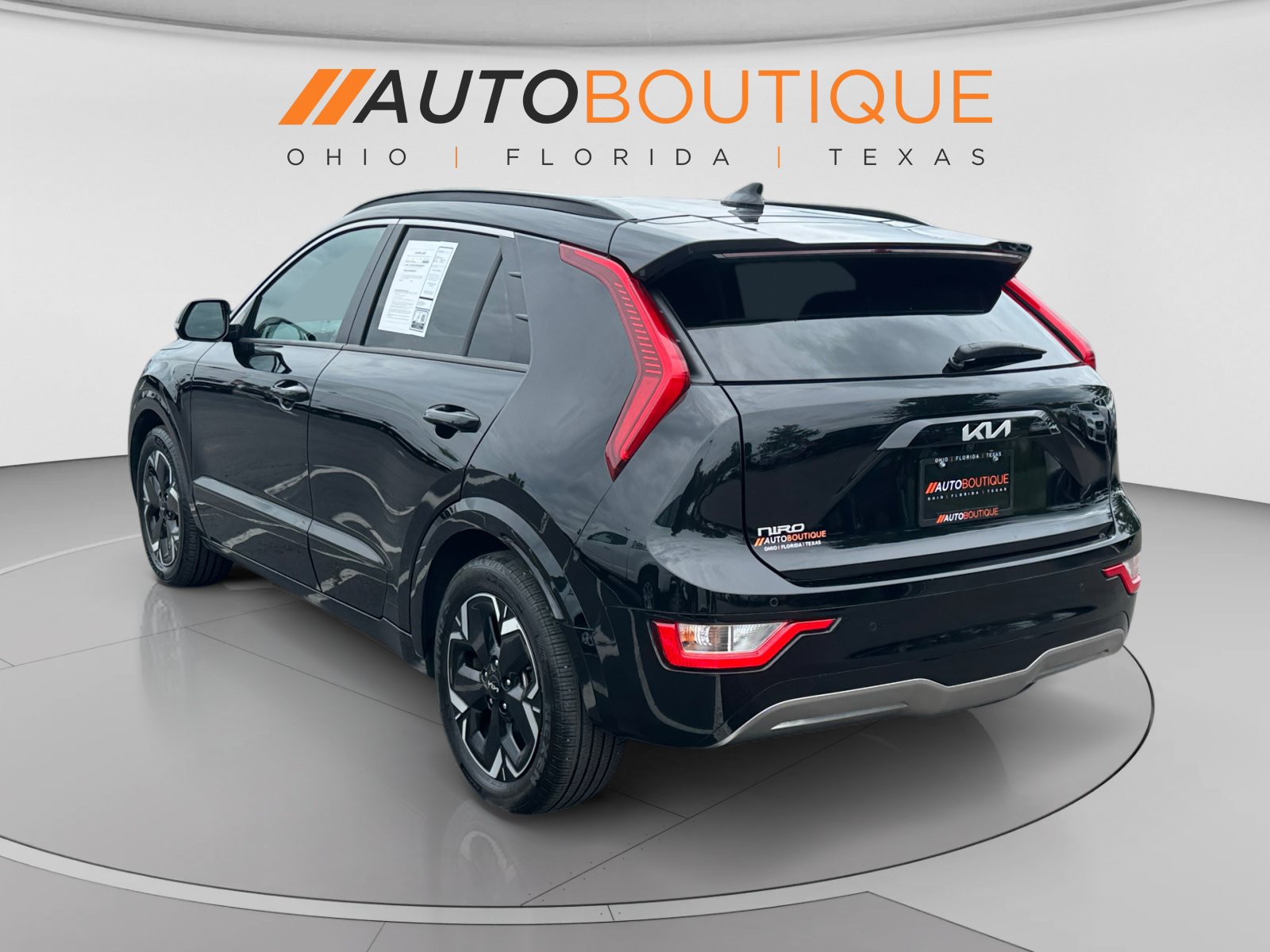 Used 2023 Kia Niro Wind w/ Wind Preserve Package FWD image 3