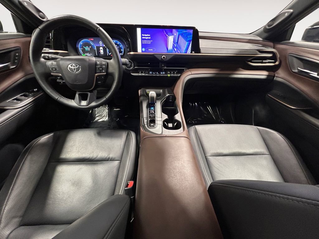 Used 2023 Toyota Crown Limited image 13