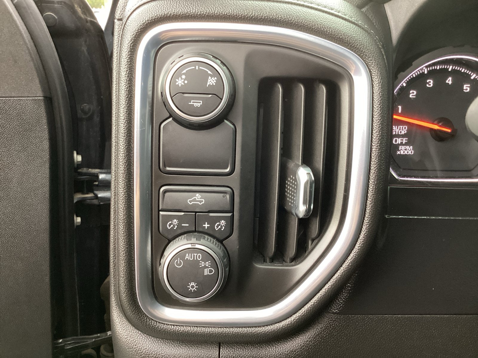 Used 2019 Chevrolet Silverado 1500 LT w/ Texas Edition RWD image 31