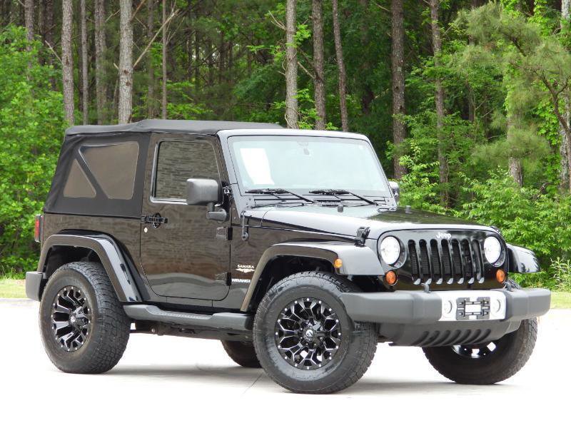 Used 2013 Jeep Wrangler Sahara w/ Connectivity Group AWD/4WD image 11